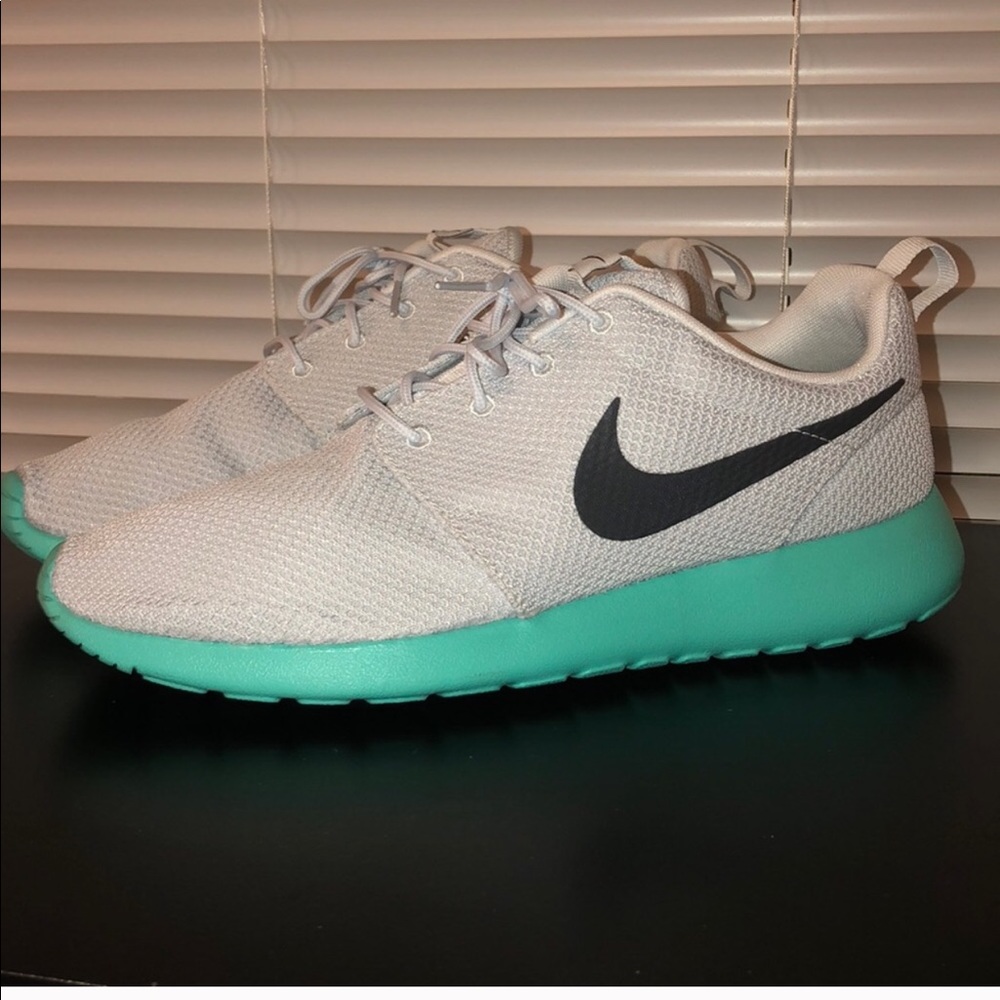 Men’s Roshe Ones in “Calypso” sz 10.5